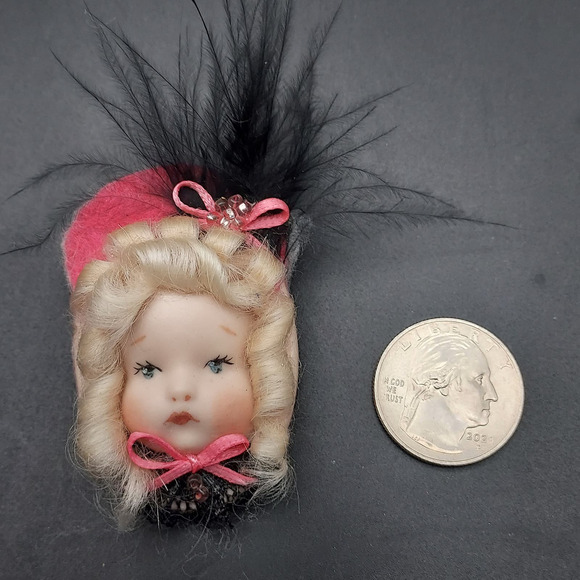 Lady Head Brooch with Faux Fur Thriller Face Artisan Handcrafted - Picture 10 of 10